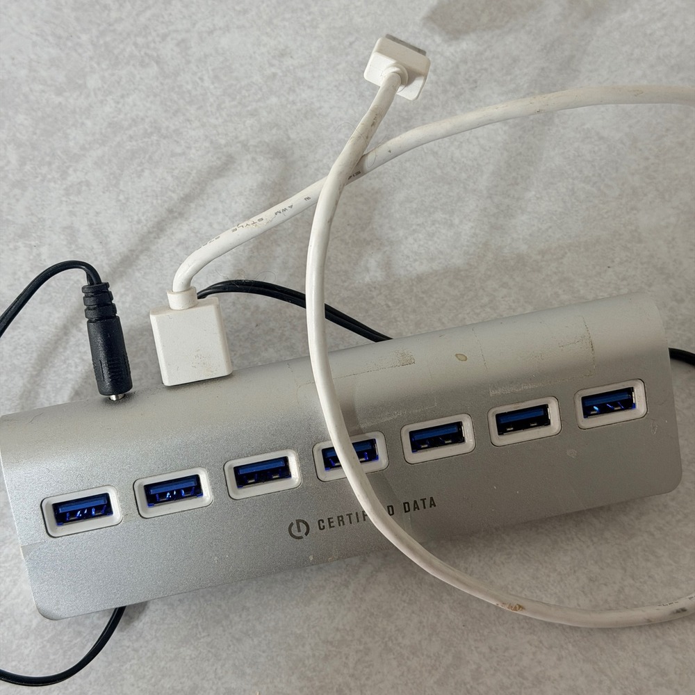 Certified Data 7 Port USB 3.0 Hub Powered Aluminum Silver with AC Adapter - Picture 3 of 3